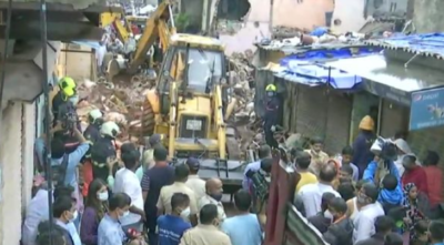 मुम्बईमा वर्षाको कारण घर ढल्दा ११ जनाको मृत्यु